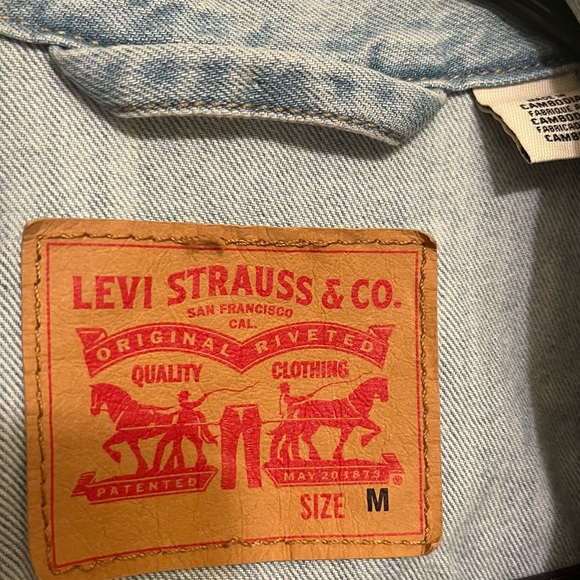 Levi’s Trucker Jacket Light Wash Women’s EUC Suze Medium - Picture 2 of 6